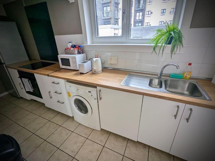 Cosy 2-Bedroom House In Leith EDI Eksteriør bilde
