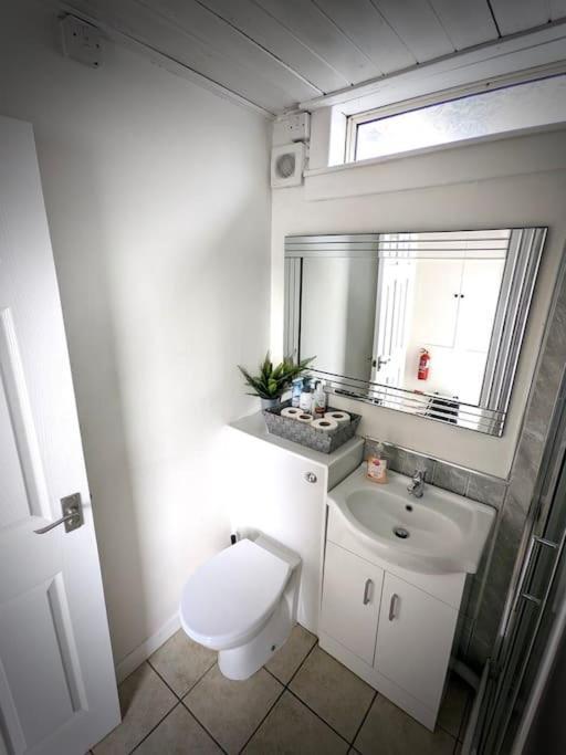 Cosy 2-Bedroom House In Leith EDI Eksteriør bilde